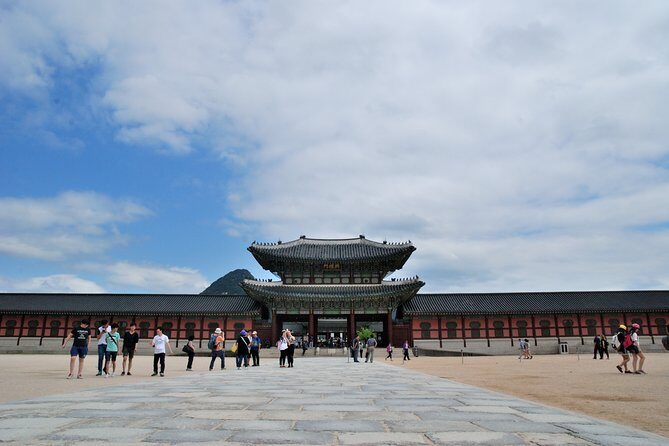 8 Hours Private tour with top attractions in Seoul - Practical Details and Tips