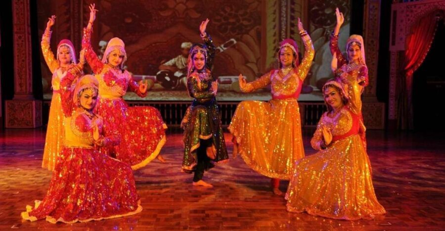 Agra: Mohabbat the Taj show tickets and agra transfers - Who Would Love This Experience?