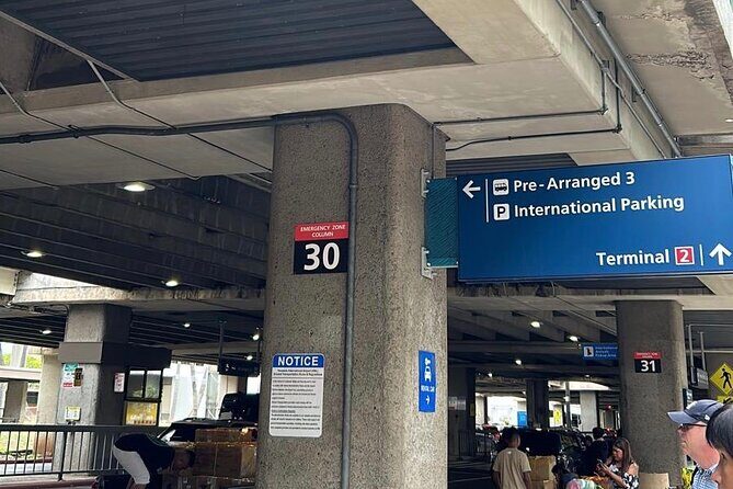 Airport Shuttle - HNL Airport to Waikiki - A Detailed Look at the HNL to Waikiki Shuttle Experience