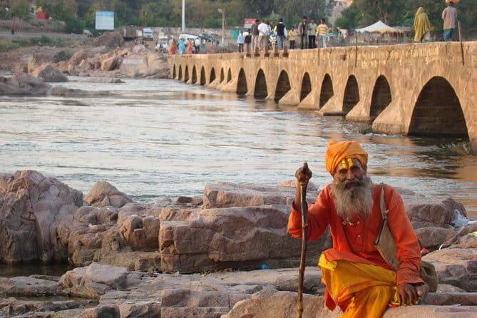 All Inclusive Full Day Sightseeing Tour of Orchha