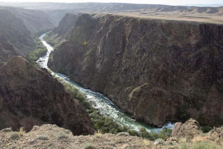 Almaty: Kolsai and Kaindy Lakes & Black Canyon Full-Day Trip - Black Canyon: A Dramatic Introduction