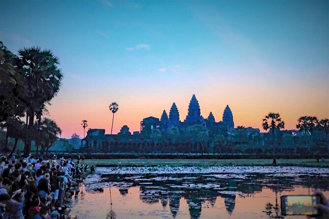 Angkor Wat Highlights and Sunrise Guided Tour from Siem Reap - The Serene Srah Srang and Breakfast