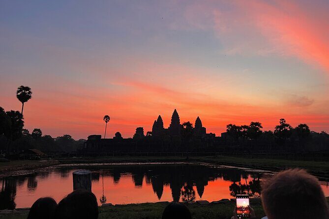 Angkor Wat Sunrise Bike Tour with Lunch Included - Authentic Experiences and Practical Tips