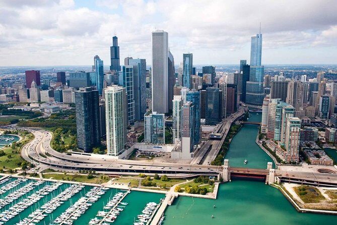 Arrival Private Transfer: O'Hare Airport ORD to Chicago in Business Car - Practical Tips for Travelers