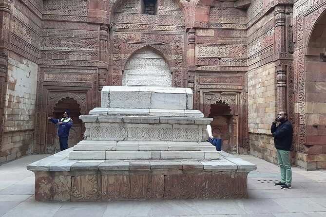 Audio Guided Walking Tour of Qutub Minar & Mehrauli, Delhi - FAQs