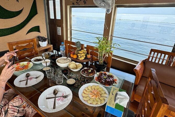 Backwaters Bliss: Cochin to Alleppey Escape - Day Two: A Gentle Wakeup & Return to Cochin