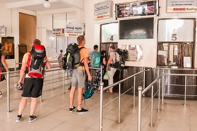 Badulla to Colombo train ride on (Train No: 1016 "Udarata Menike") - Who Should Consider This Experience?