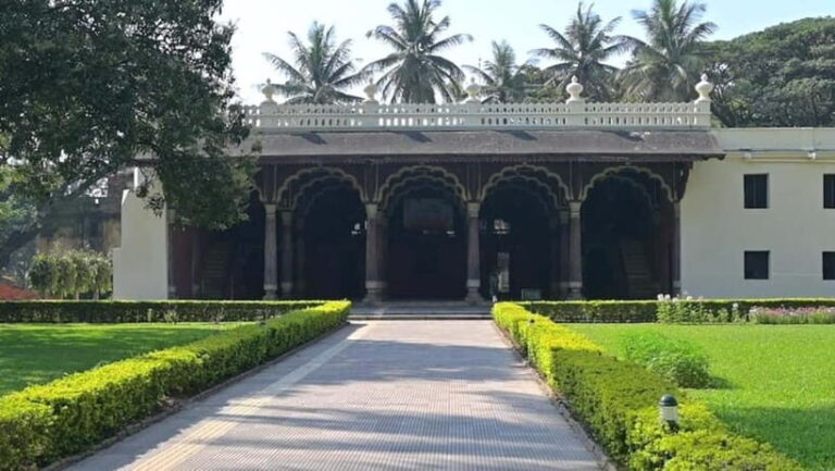 Bangalore: Guided Walking Tour - The Fort that Defines Bangalore