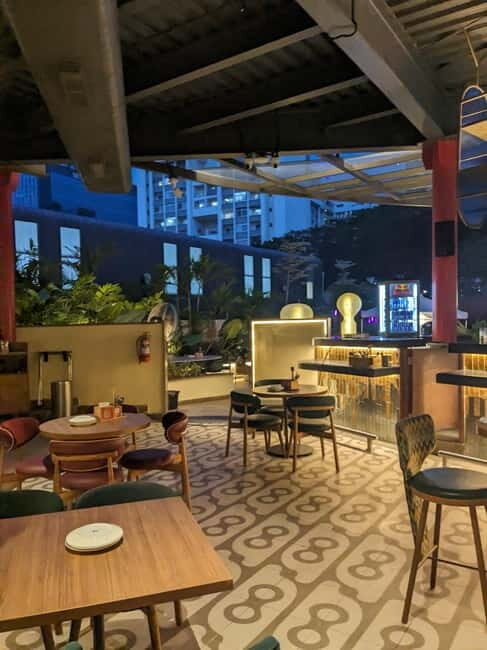 Bangalore:The Original bengaluru pub crawl - The Food and Drinks Experience