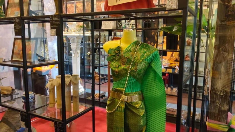 Bangkok: Grand Palace, Emerald Buddha, and Museum Siam Tour - Exploring Bangkok’s Landmark: A Guided Journey