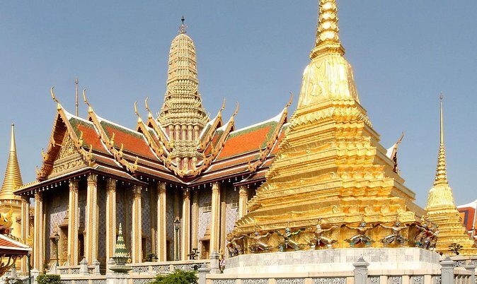 Bangkok Grand Palace Tour with Convenient Hotel Transfer - Wat Phra Kaew: The Temple of the Emerald Buddha