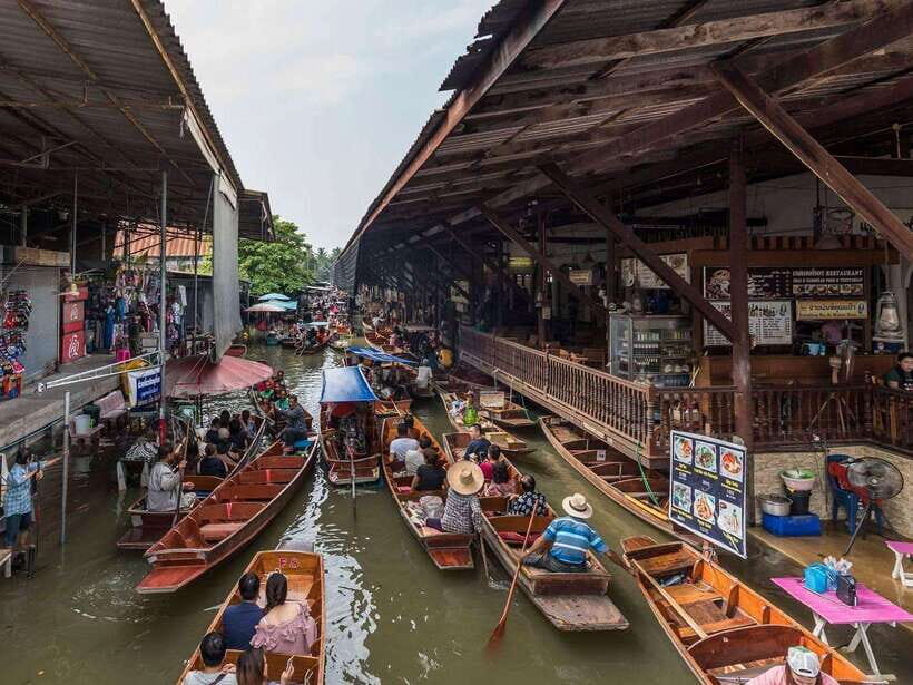 Bangkok: Railway and Floating Market Tour with Dragon Temple - Floating Market: A Classic Thai Scene