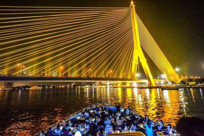 Bangkok: Royal Princess River Dinner Cruise with Live Music