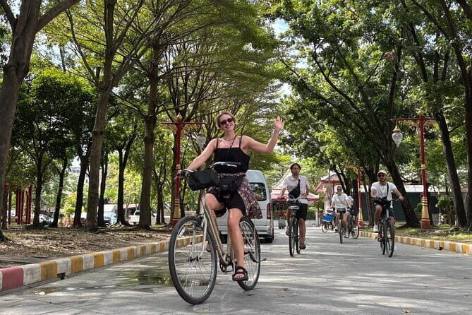 Bangkok Thonburi Backstreets and 3 Peaceful Temple Bike Tour - Authenticity, Safety, and Practical Tips
