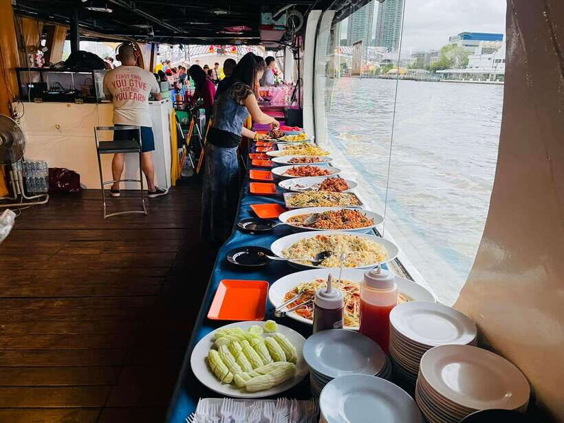 Bangkok: Yodsiam Sightseeing Cruise Snacks & Unlimited Beer