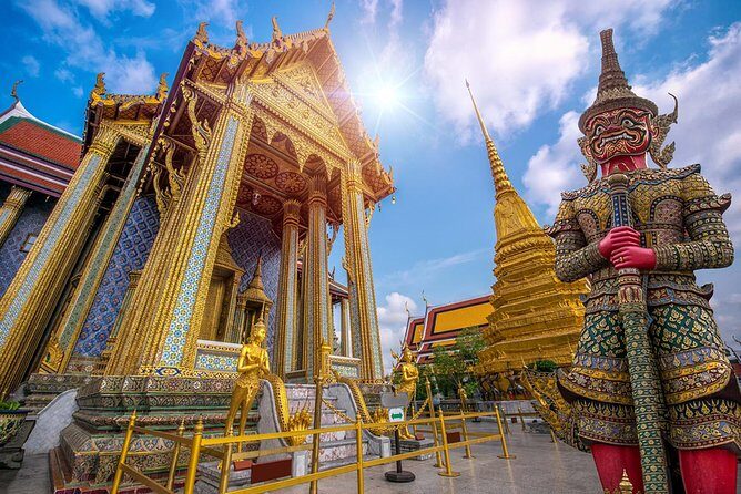 Bangkok's Landmarks Tour : GrandPalace WatTraimit WatPho WatArun - Authentic Experiences and What to Expect