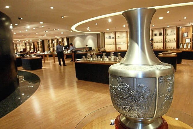 Batu Caves Temple, Royal Selangor Pewter and Batik Factory Tour - A Deep Dive into the Experience