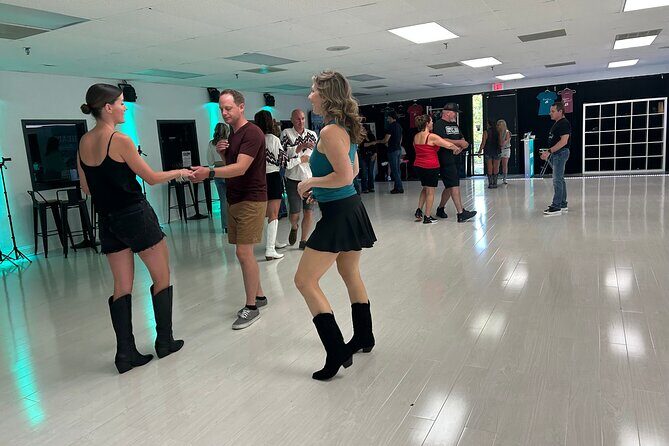 Beginner's Two Step and Country Swing Dancing Class - A Detailed Look at the Nashville Dance Class