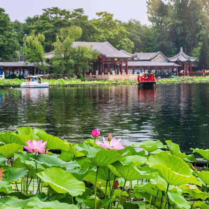 Beijing: Hutong Private Tour - Rickshaw Ride & English Guide - Exploring Shichahai and Its Surroundings