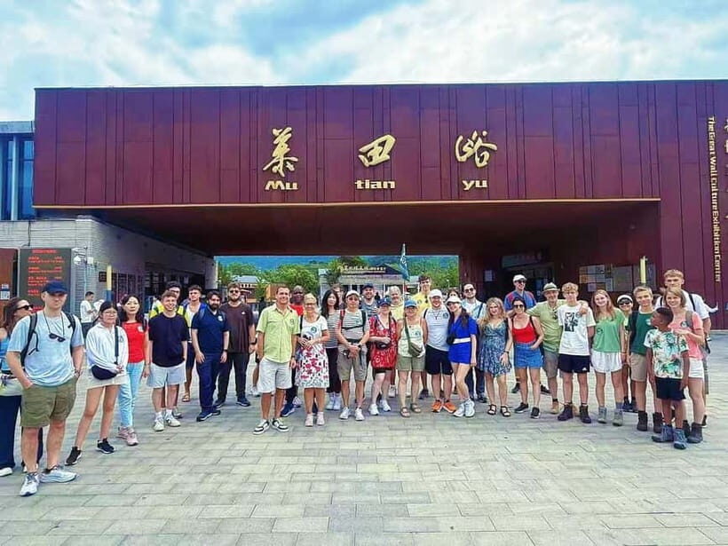 Beijing: Mutianyu Great Wall Tours with Ticket & Buffet - The Guide Experience: Knowledge and Friendliness