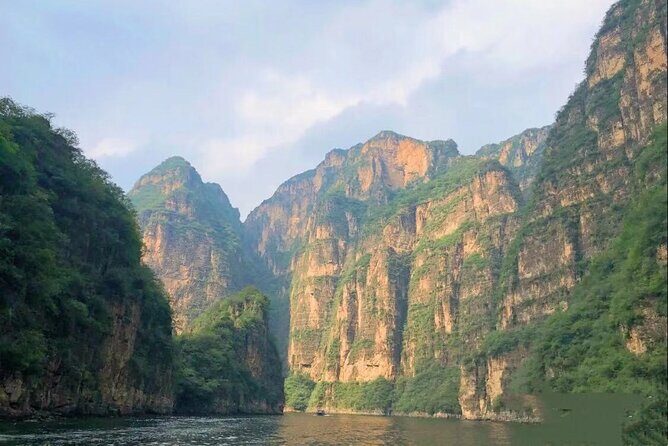 Beijing Outskirts Tour to Long Qing Gorge (cruise) and Ding Tomb - Why This Tour Offers Good Value