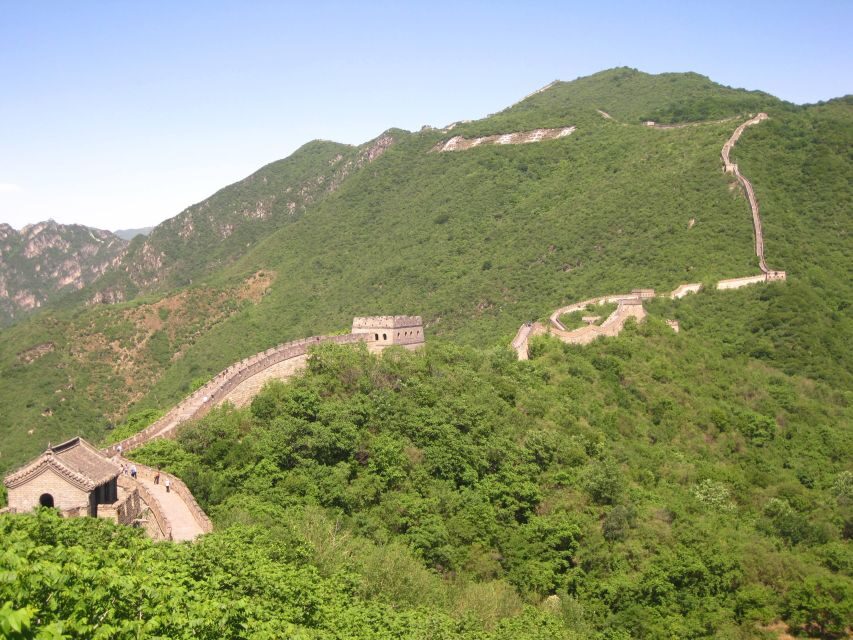 Beijing: Private Tour to Mutianyu & Huanghuacheng Great Wall - Authentic Local Lunch