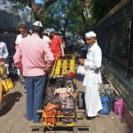 Best Combo Tour: Dabbawalas, Dhobi Ghat and Slum with Train - How the Tour Works: Logistics and Practicalities