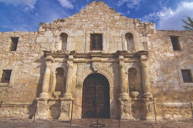 Best of San Antonio Small Group Tour with Boat + Tower + Alamo - Starting at the San Antonio River Walk