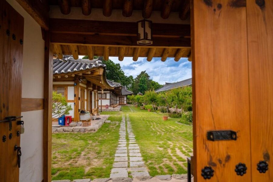 Busan: Gyeongju Guided Day Trip to Three Kingdoms Capital - Who Should Take This Tour?