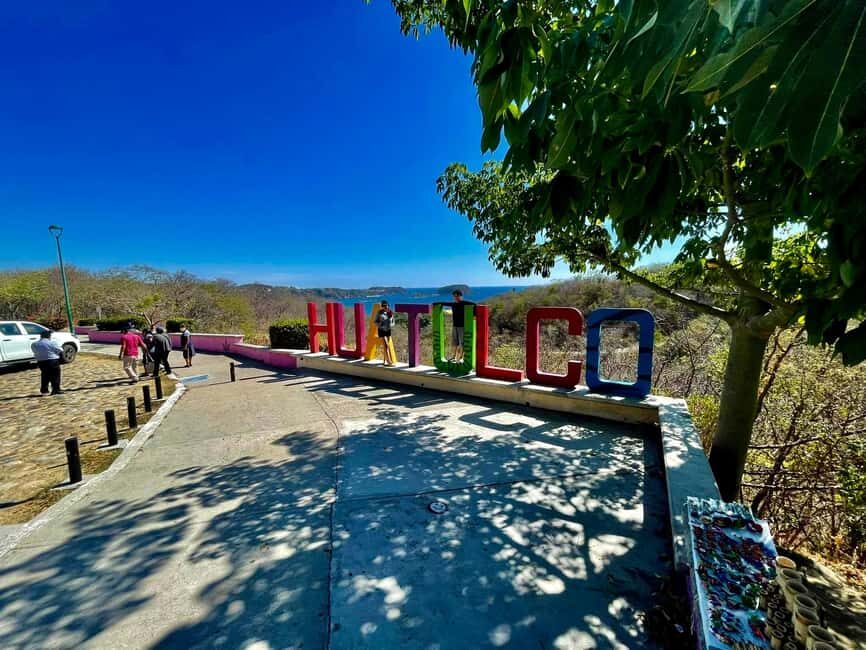 Check out the viewpoints and snorkel at Playa La Entrega - Transportation and Comfort