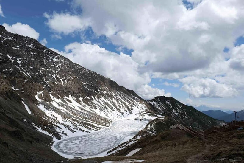 Chengdu: Algou Valley Hiking Tour with Roundtrip Transfer - Exploring the Details of the Algou Valley Hiking Tour