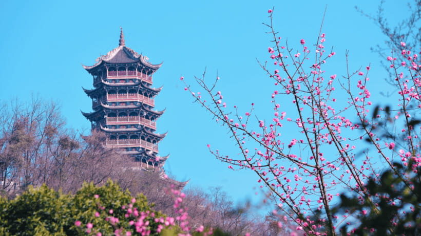 Chengdu: Dujiangyan Worlds Oldest Water Conservancy Project - An Introduction to Dujiangyan’s Significance