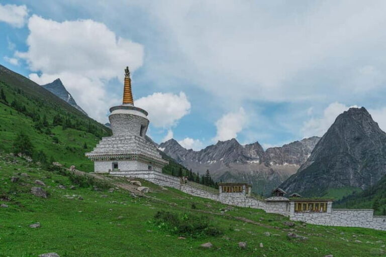 Chengdu: Siguniang Mountain Scenic Area Private Tour - Who Should Consider This Tour?