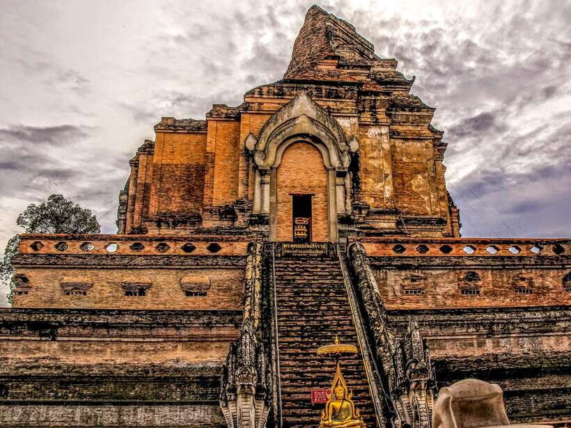 Chiang Mai: 3 Hour Old City and Temples Guided Walking Tour - What To Expect During the Tour