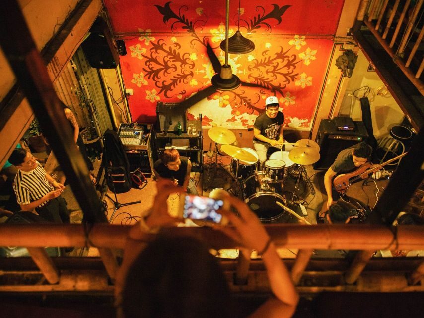 Chiang Mai: Chiang Mai Bar Hopping Guided Night Tour - Exploring Local Markets and Tasting Food