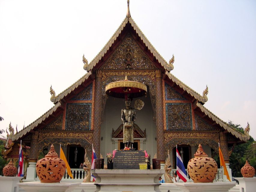 Chiang Mai: Guided Historical City Tour by Bike with Lunch - Who Should Consider This Tour?