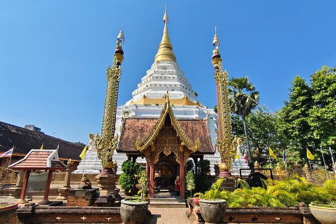 Chiang Mai Temples Visit Walking Tour with Ex-Monk Guide Part 2 - What Makes This Tour Stand Out