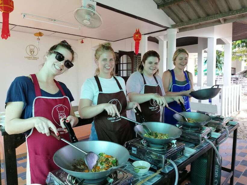 Chiang Mai: Thai Cooking and Market Tour with Lanna Smile