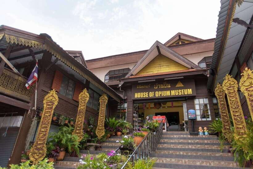 Chiang Rai: 7-Stop Tour with English Guide & Thai Buffet - What to Expect from Each Stop