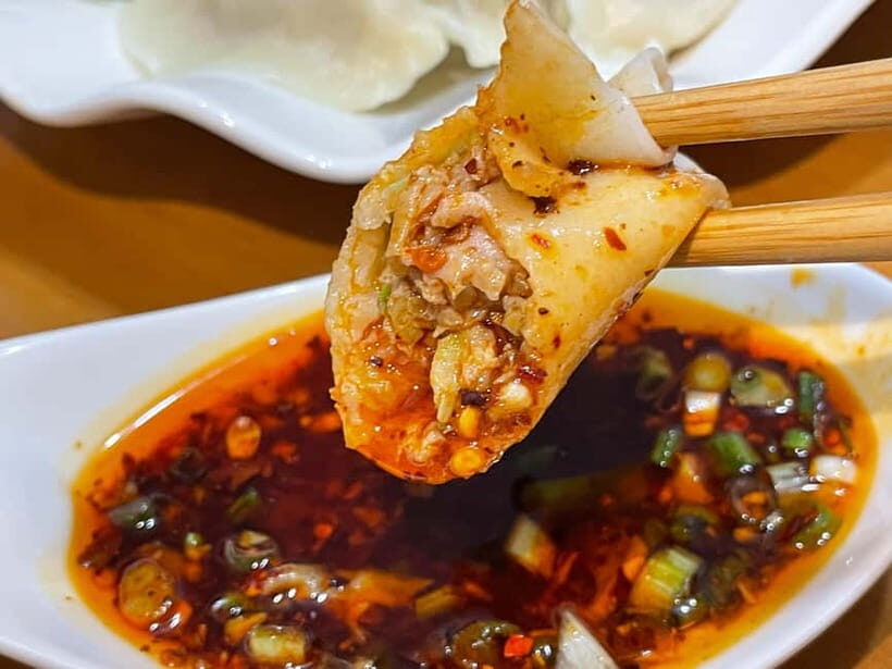 Chongqing: Food Tour with Old Town and Magical Night Views - A Deep Dive into the Experience