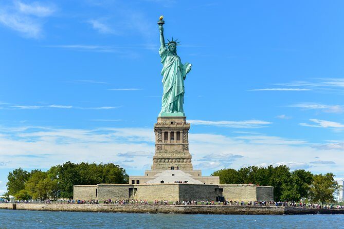 Circle Line: New York City Landmarks Cruise