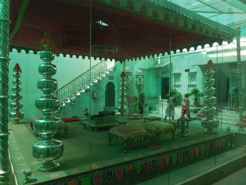 City Palace: Vintage Car Museum & Crystal Gallery Half-Day - Exploring Udaipur’s Architectural Marvels