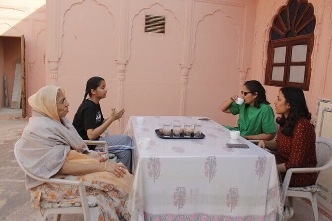 Classic Jaipur 101 Sightseeing, Food and E-Bike Tour