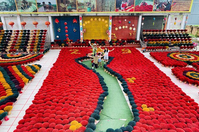 Combo Incense Village Tour with Conical hat and HaThai Art Making - Conical Hat Making: Hands-On Crafting in Chuong Village