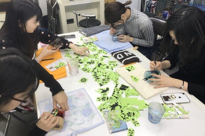 Create your Glass Artwork with Japanese Motifs in Tokyo - An In-Depth Look at the Glass Artwork Workshop