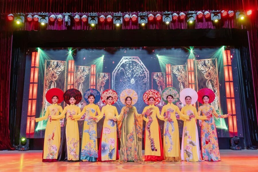 Da Nang "The Ao Dai" Show: Timeless Vietnamese Elegance - Who Should Consider This Experience?
