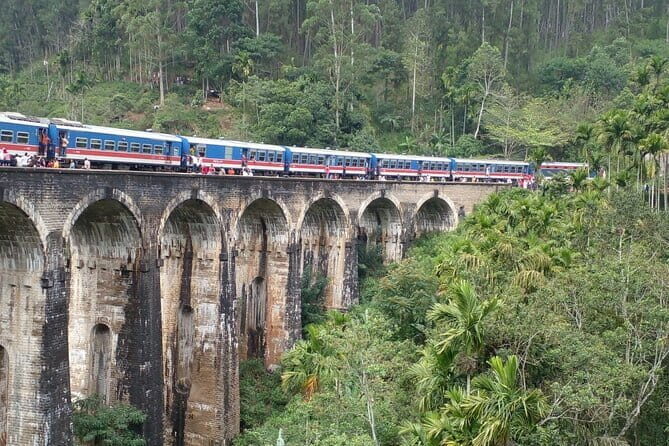 Day Tour Ella with Train Ride, Little Adams Peak and Nine Arches - Nine Arches Bridge: A Photogenic Marvel