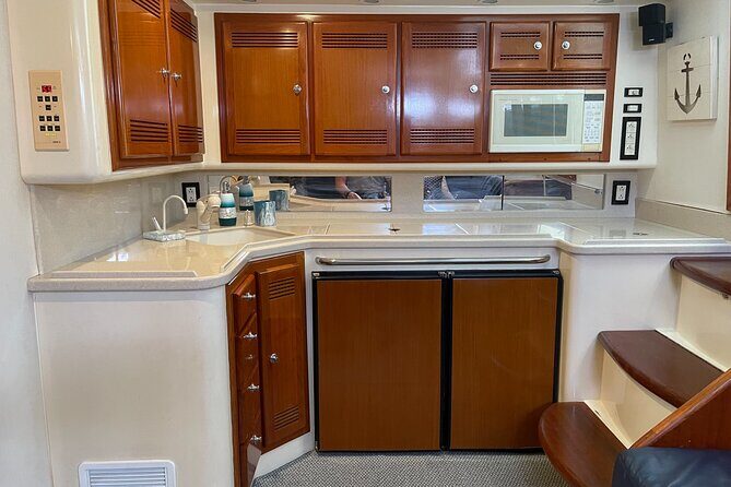 Deep Sea Fishing Charter in Waikiki, Hawaii - A Detailed Look at the Deep-Sea Fishing Experience in Waikiki