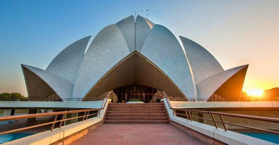 Delhi: 6-Hours Delhi Spiritual Sites With Famous Temples - A Well-Rounded Itinerary