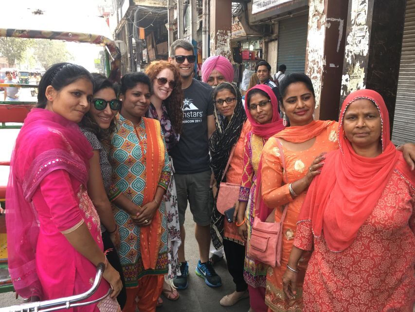 Delhi Exclusive Guided Shopping Tour in AC car and transfers - Who Will Love This Tour?